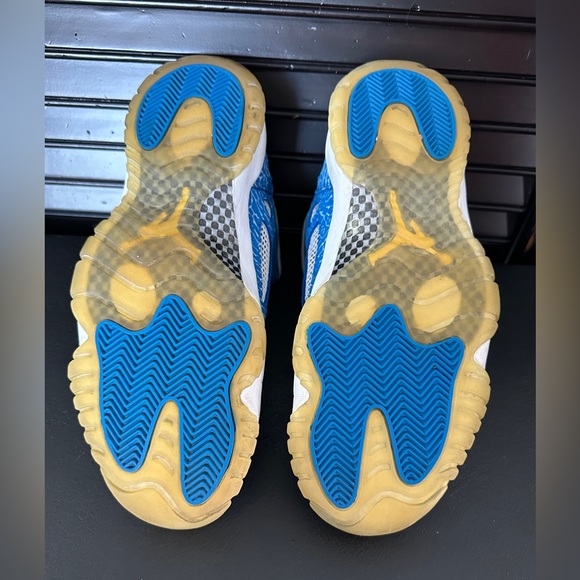 Nike Air Jordan 11 XI Retro Low IE Argon Blue - Picture 7 of 10